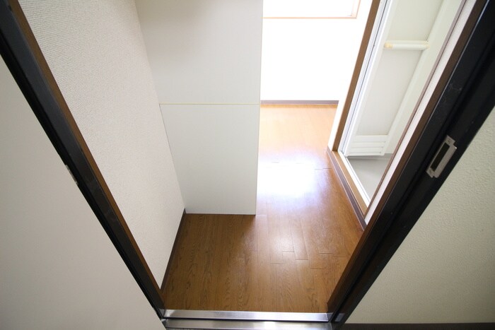 物件内観写真7　(玄関)