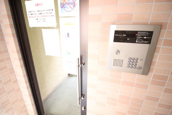 物件外観写真5　(エントランス部分)