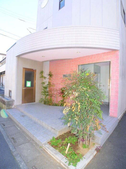物件外観写真2　(エントランス部分)