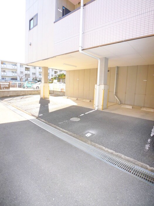 物件外観写真5　(駐車場)