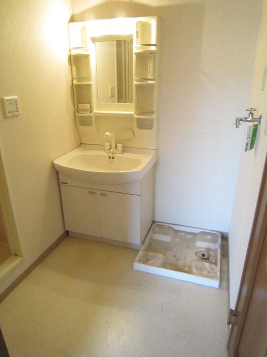 物件内観写真11　(洗濯機置場)