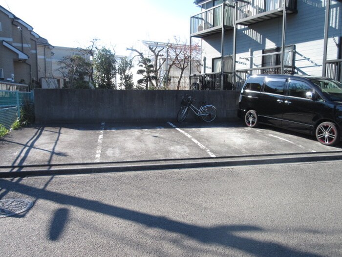 物件外観写真4　(駐車場)