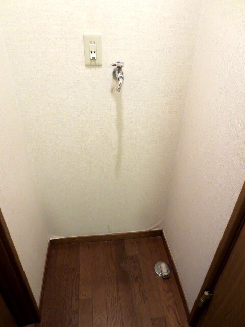 物件内観写真15　(洗濯機置場)