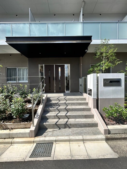 物件外観写真2　(エントランス部分)