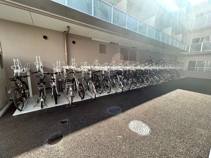 物件外観写真3　(駐輪場)