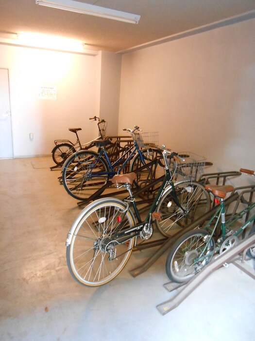 物件外観写真3　(駐輪場)
