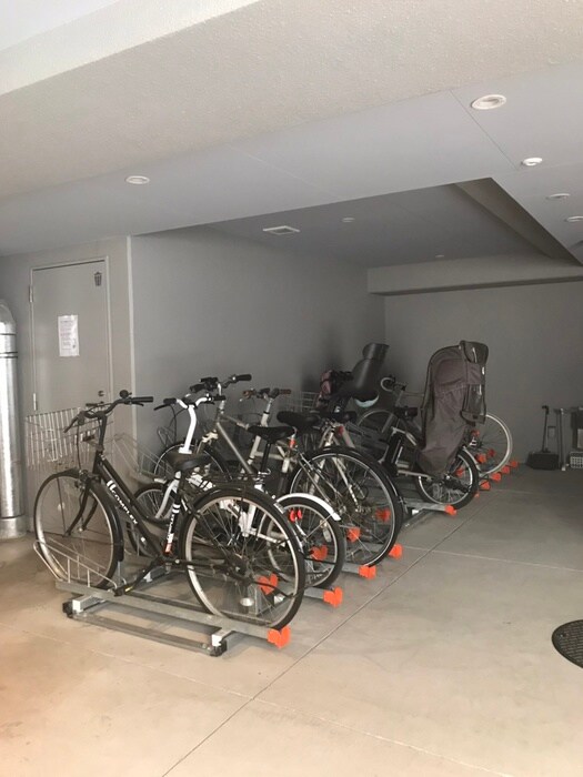物件外観写真5　(駐輪場)
