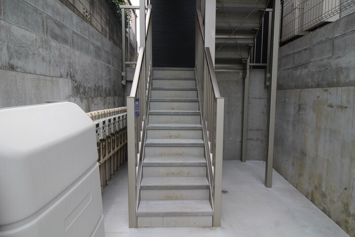 物件外観写真3　(エントランス部分)