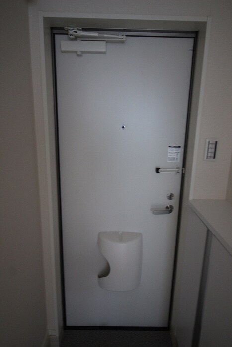 物件内観写真12　(玄関)