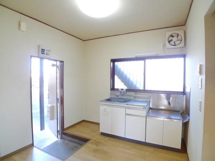 物件内観写真10　(玄関)