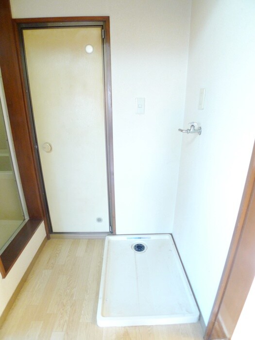 物件内観写真12　(洗濯機置場)