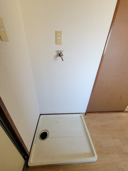 物件内観写真15　(洗濯機置場)