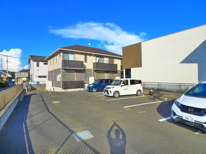 物件外観写真2　(駐車場)