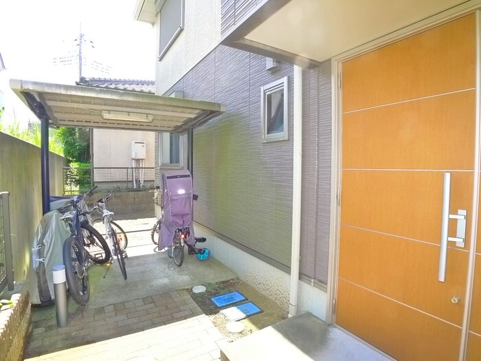 物件外観写真6　(駐輪場)