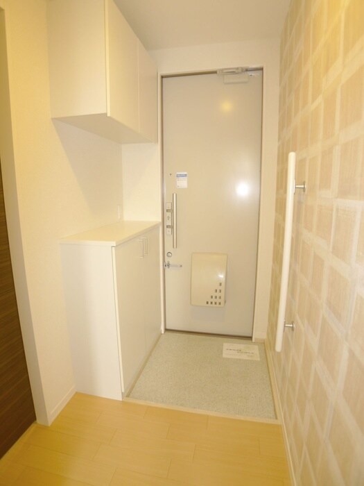 物件内観写真16　(玄関)