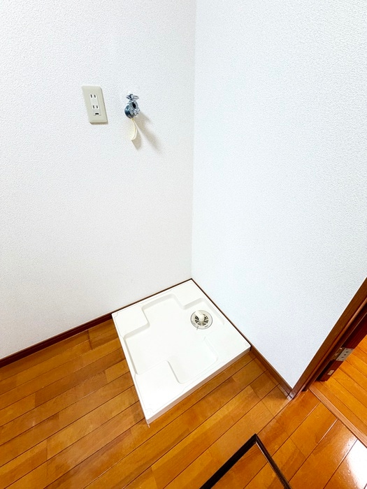 物件内観写真13　(洗濯機置場)