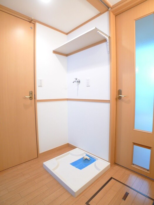 物件内観写真18　(洗濯機置場)