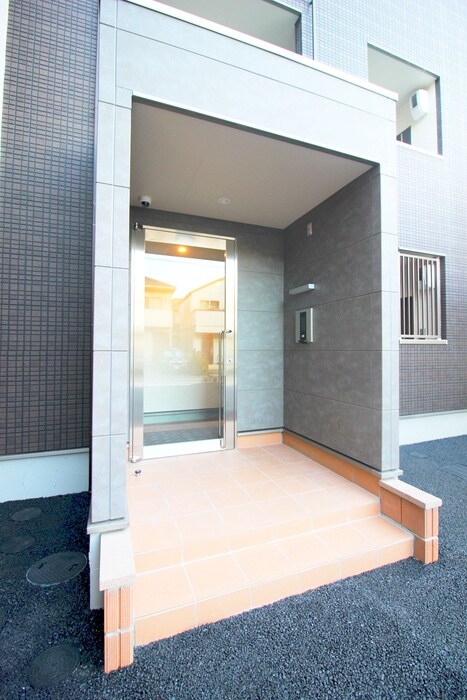 物件外観写真2　(エントランス部分)
