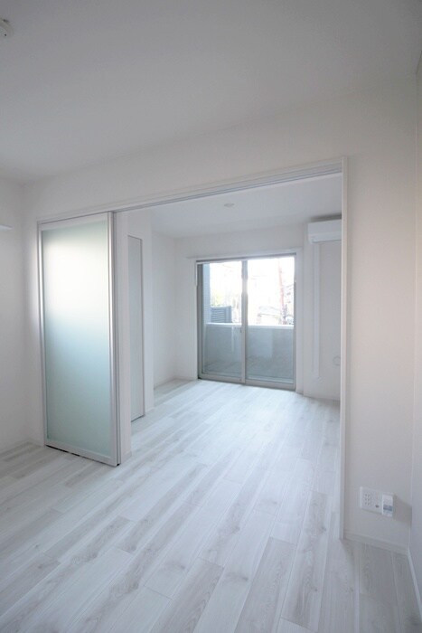 物件内観写真8　(室内からの展望)