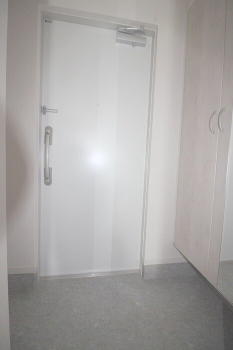 物件内観写真15　(玄関)