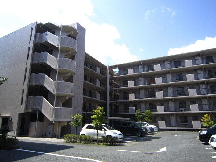 ｵｰｷｯﾄﾞﾚｼﾞﾃﾞﾝｽ港北綱島ｳｴｽﾄの駐車場