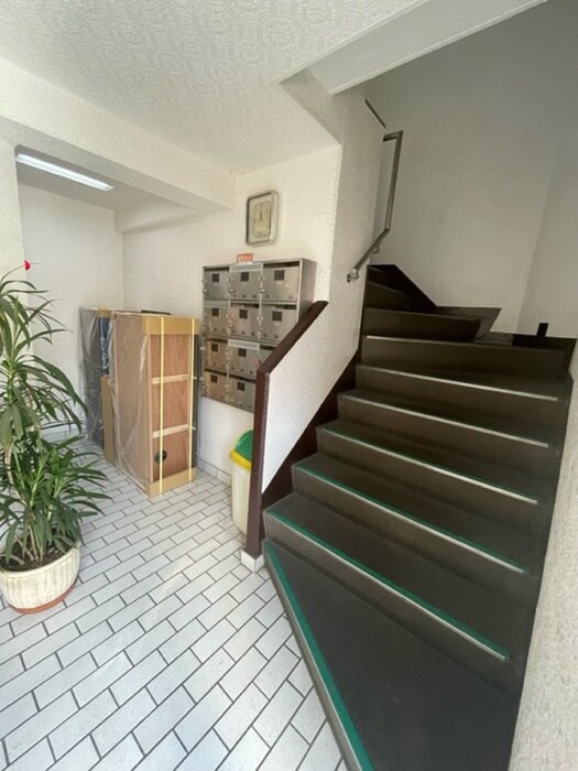 物件外観写真4　(エントランス部分)