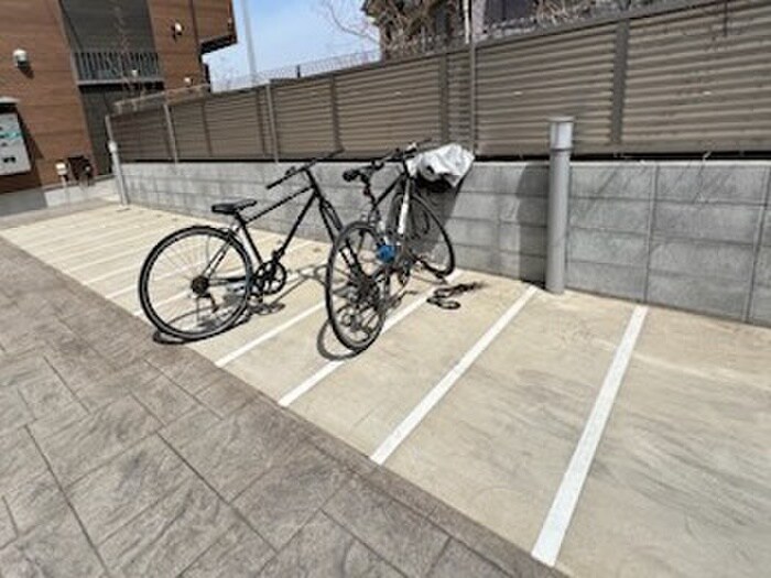 物件外観写真4　(駐輪場)
