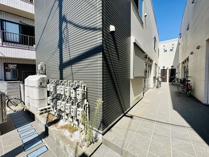 物件外観写真3　(エントランス部分)