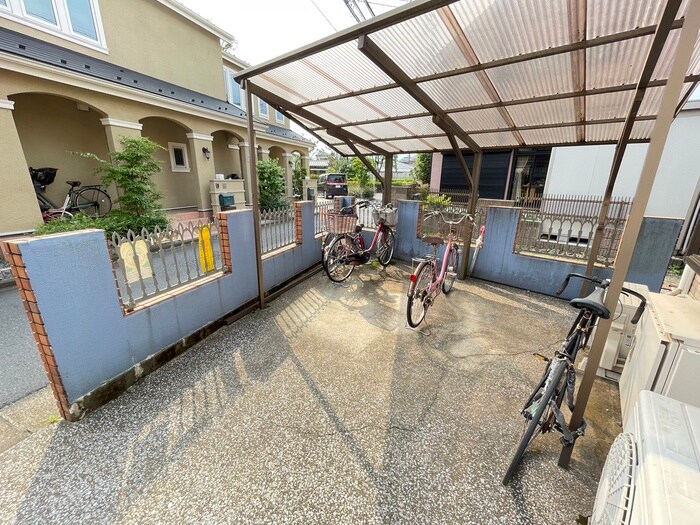 物件外観写真4　(駐輪場)