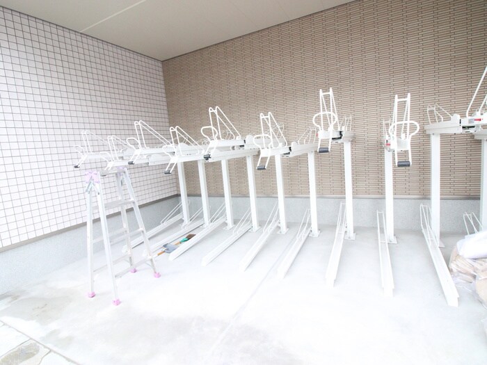 物件外観写真3　(駐輪場)