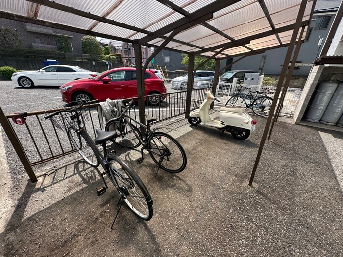 物件外観写真4　(駐輪場)