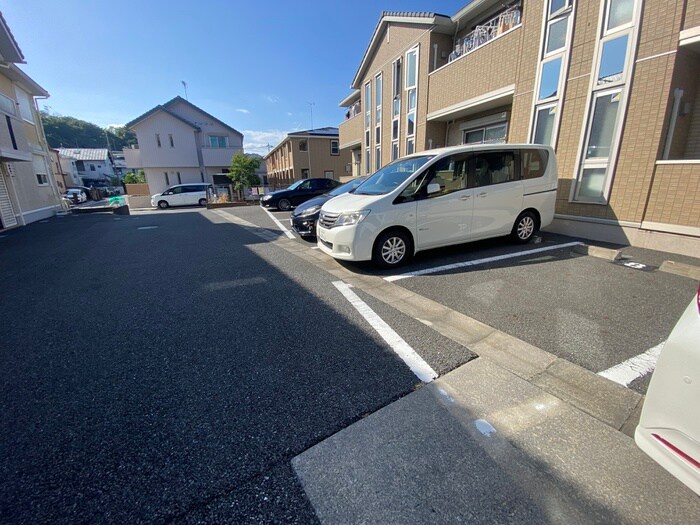 物件外観写真3　(駐車場)