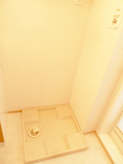 物件内観写真17　(洗濯機置場)