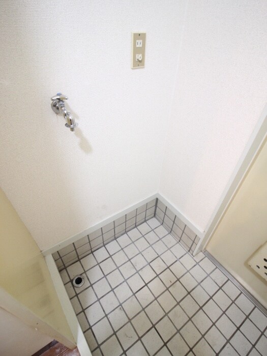 物件内観写真9　(洗濯機置場)