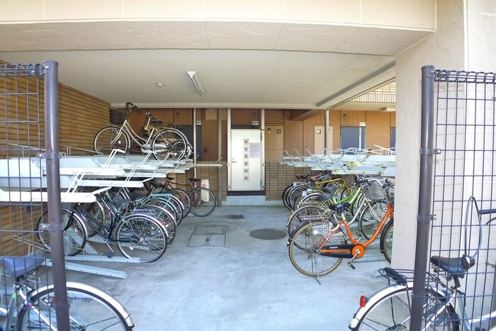 物件外観写真4　(駐輪場)