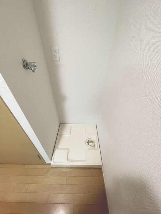 物件内観写真14　(洗濯機置場)