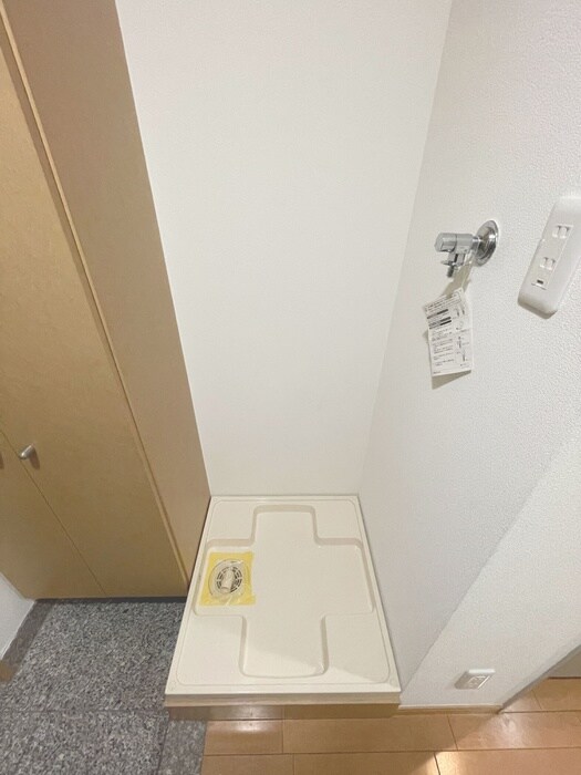 物件内観写真14　(洗濯機置場)