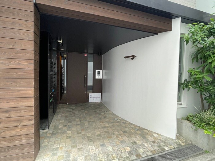 物件外観写真3　(エントランス部分)