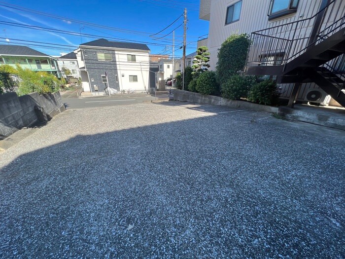 物件外観写真3　(駐車場)