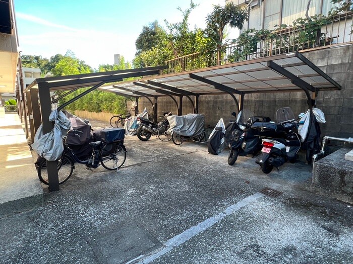 物件外観写真6　(駐輪場)