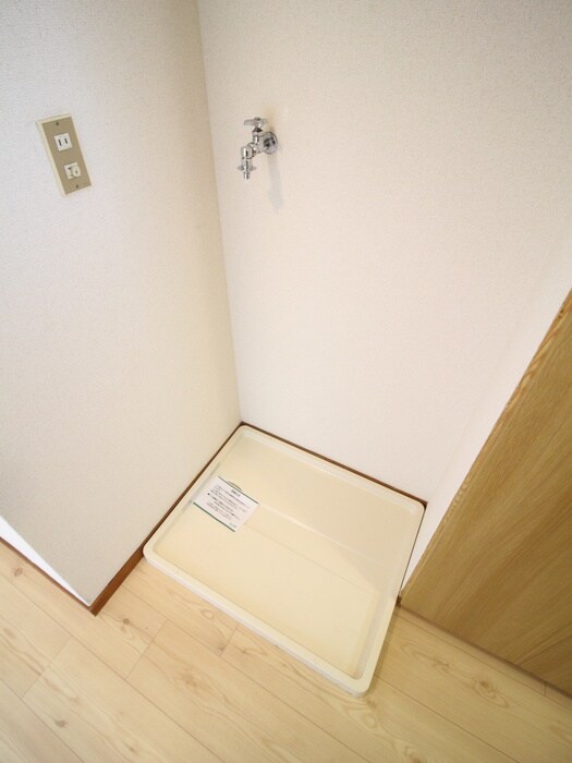 物件内観写真12　(洗濯機置場)