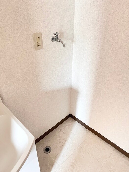 物件内観写真18　(洗濯機置場)