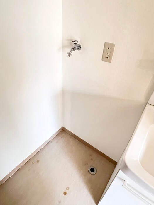 物件内観写真18　(洗濯機置場)