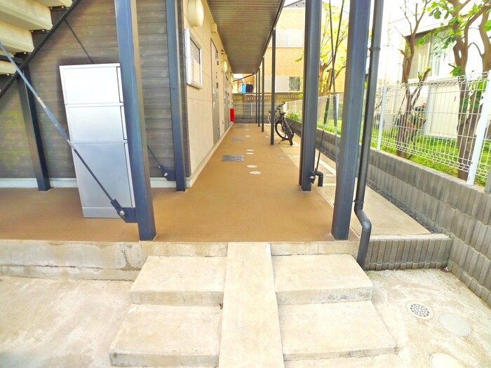 物件外観写真4　(エントランス部分)