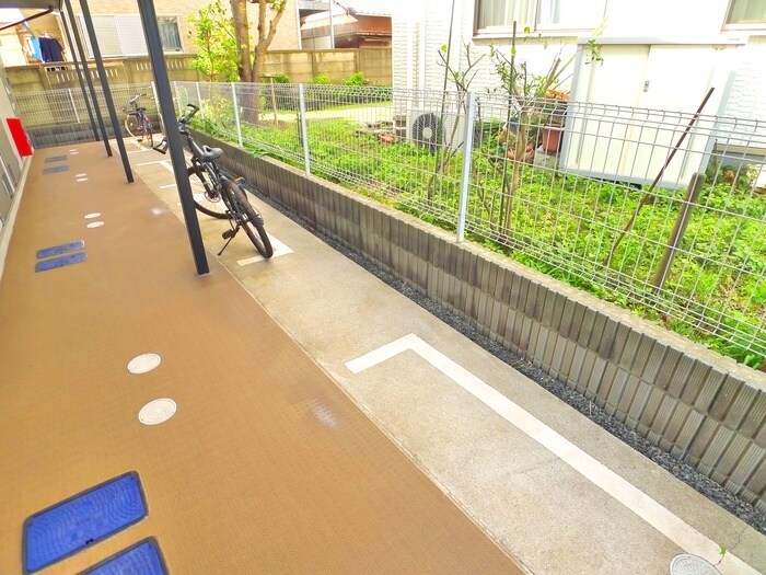 物件外観写真5　(駐輪場)