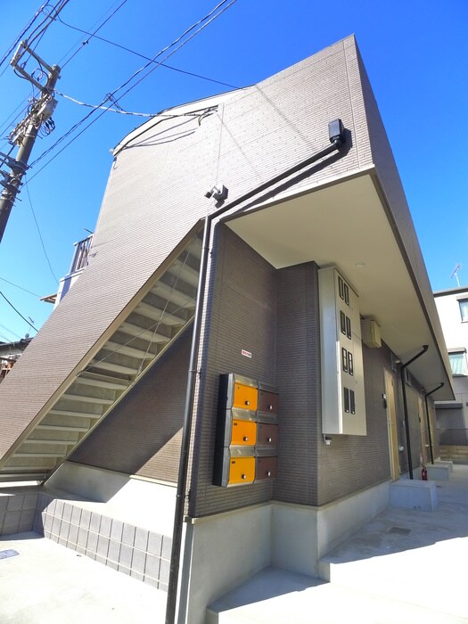 物件外観写真2　(エントランス部分)