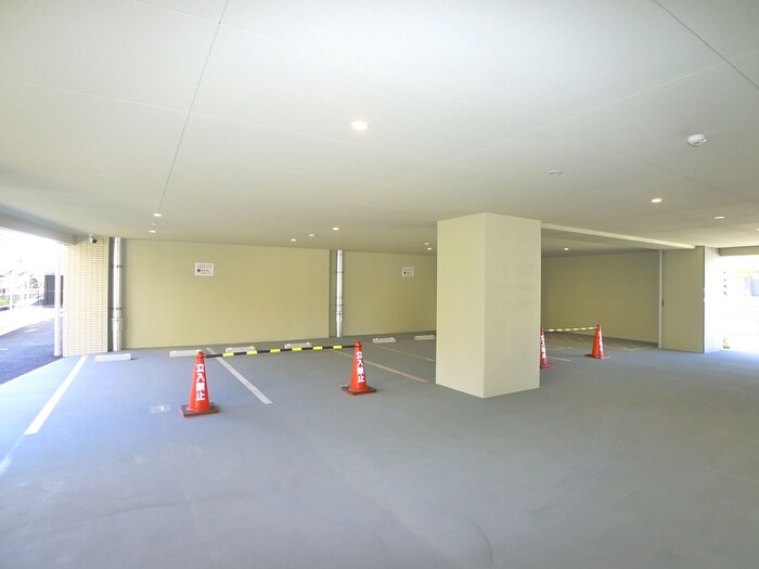 物件外観写真6　(駐車場)