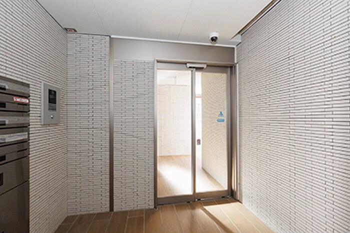 物件外観写真3　(エントランス部分)