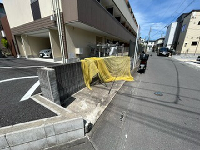 物件外観写真3　(エントランス部分)