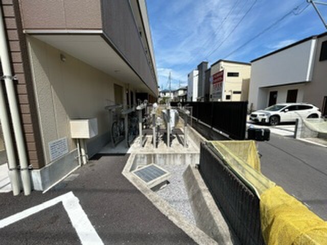 物件外観写真5　(駐輪場)